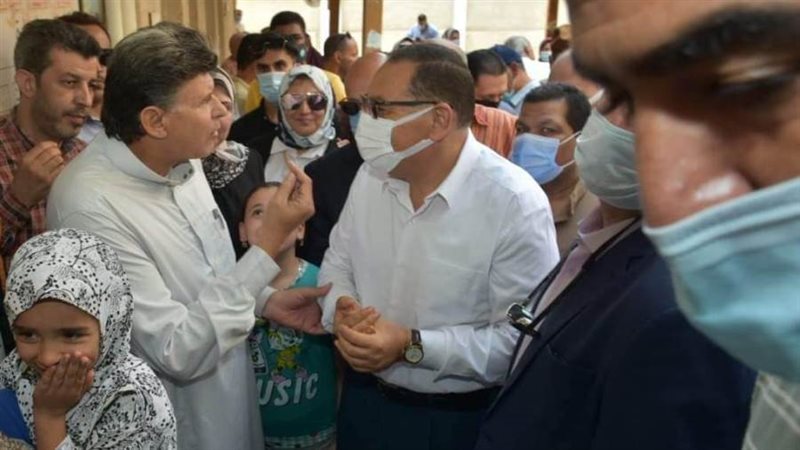 محافظ الشرقية خلال