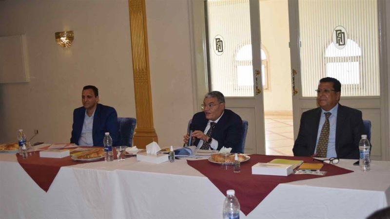 محافظ المنيا خلال