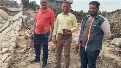 متابعة أعمال تبطين الترع ومعاينة مواقع لإنشاء محطة صرف صحي في بيلا