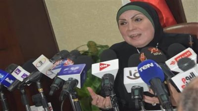 نيفين جامع: 