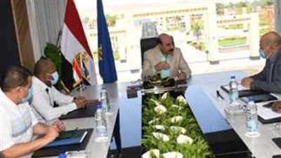 محافظ أسوان يوجه بالإسراع في معدلات تنفيذ مشروعات 