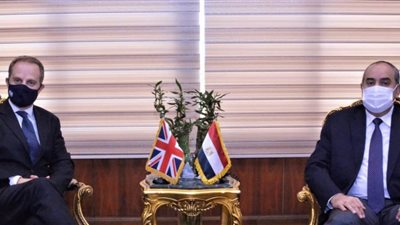 السفير البريطاني يِشيد بقرار بلاده بإلغاء نصيحة عدم السفر إلى مصر بسبب 