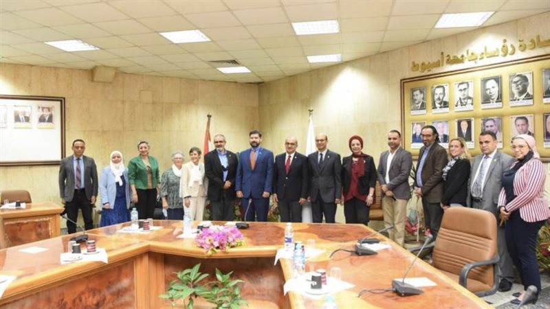 رئيس جامعة أسيوط