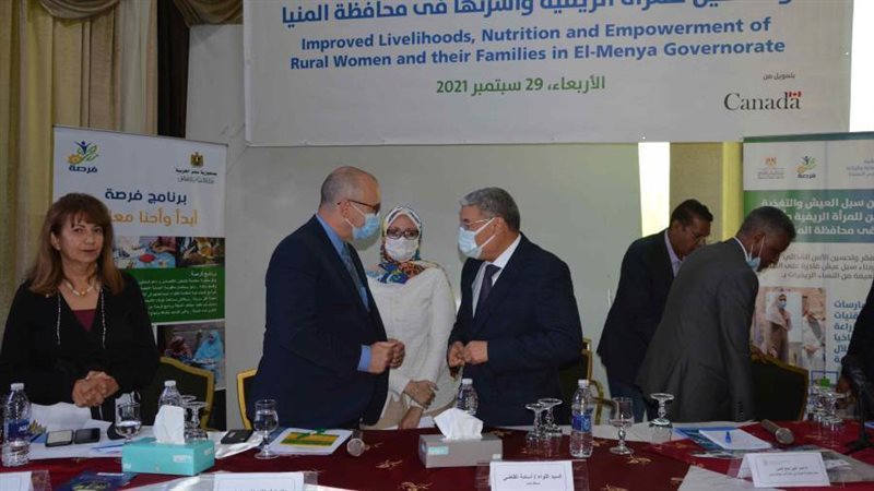 محافظ المنيا والسفير