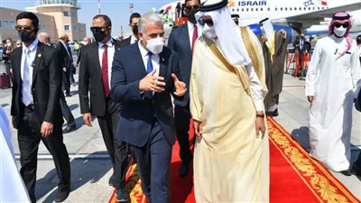وصول وزير خارجية إسرائيل للبحرين في زيارة رسمية