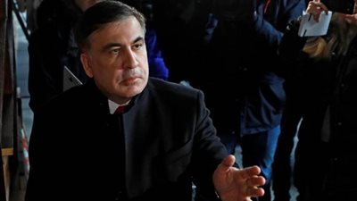 احتجاز الرئيس الجورجي الأسبق ميخائيل ساكاشفيلي بعد وصوله إلى بلاده