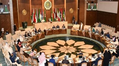 البرلمان العربي يرحب بعودة الحكومة اليمنية إلى عدن