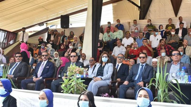 محافظ الشرقية خلال