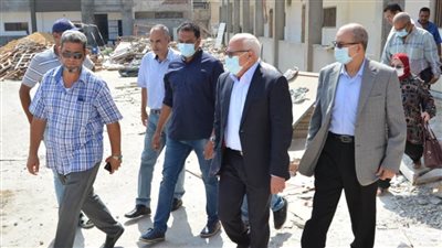 محافظ بورسعيد يتابع سير أعمال تطوير مدرسة بورسعيد الثانوية التجارية 