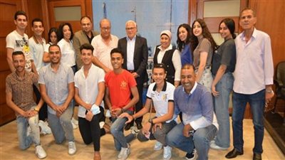 محافظ بورسعيد يستقبل فرقة بورسعيد القومية للفنون الشعبية