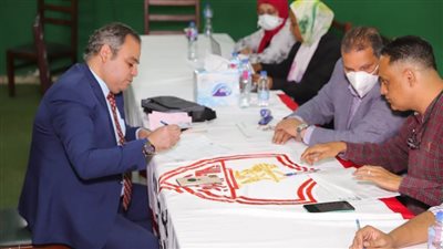 4 مرشحين في اليوم الأول بانتخابات الزمالك.. صور