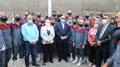 نظافة القاهرة ترفع 700 طن مخلفات بجوار سور مجرى العيون