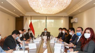 رئيس الرعاية الصحية يلتقي وفد 