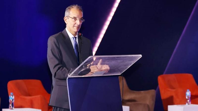 عمرو طلعت وزير الاتصالات