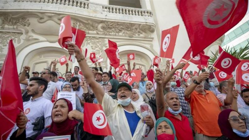 التونسيين يتظاهرون