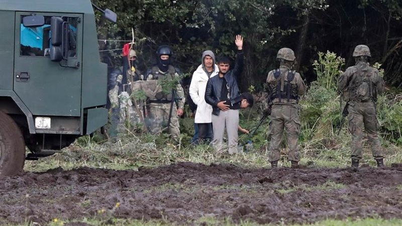 المهاجريين على الحدود