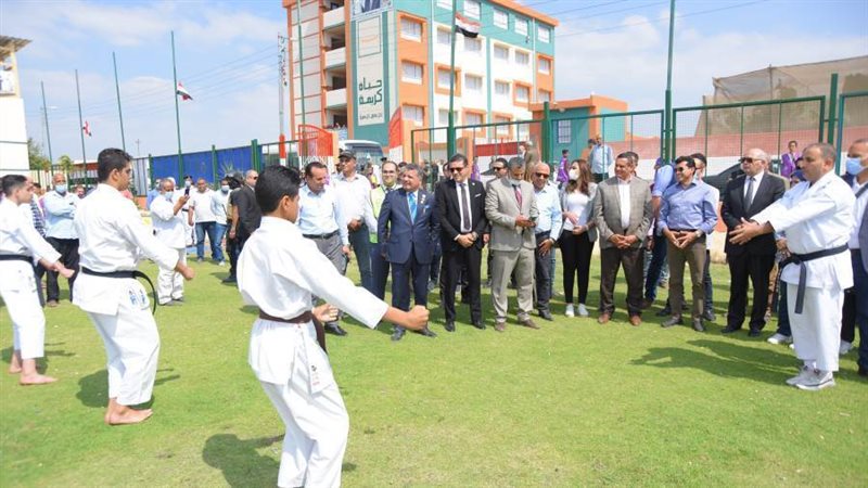 محافظ البحيرة ووزير