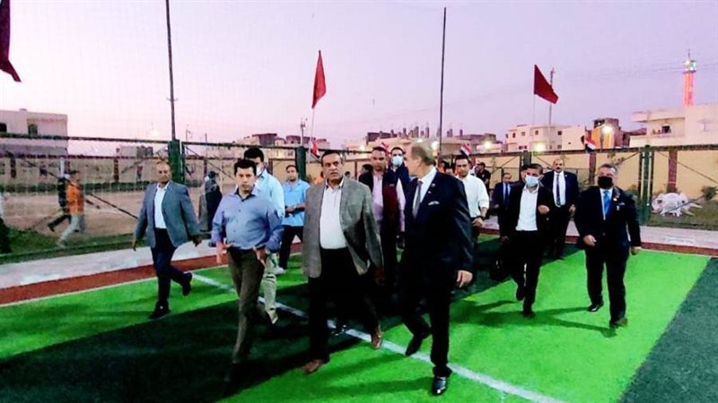 محافظ البحيرة ووزير