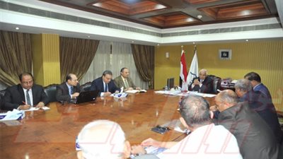 وزير النقل يبحث تطوير قدرات شركات الطرق المصرية