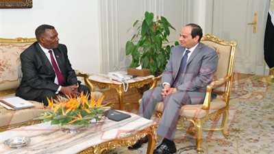 السيسي يبحث العلاقات الثنائية خلال استقباله المبعوث الشخصي للرئيس المالاوي‎