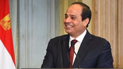 السيسى مداعبا شباب البرنامج الرئاسى: 