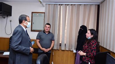 القائم بعمل رئيس جامعة سوهاج يتابع الاستعدادات النهائية لرفع الكتب الدراسية على منصة زاد التعليمية