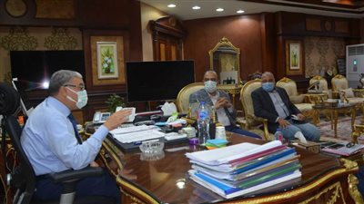 محافظ المنيا يعقد اجتماعاً تنسيقياً لبدء الإزالة الفورية للتعديات على مجرى النيل