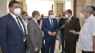 محافظ سوهاج يفتتح التشغيل التجريبي للعيادات الخارجية بمستشفى سوهاج الجامعي الجديد 