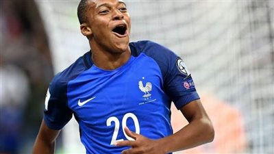 صلاح الأفضل في البريميرليج وأزمة الريال وباريس بسبب مبابي وصراع الكبار على سيسكو