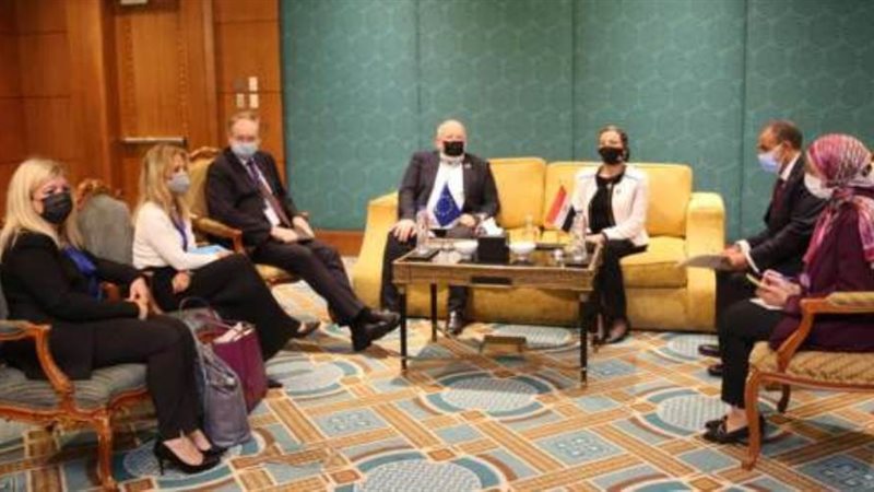 وزيرة البيئة مع فرانس