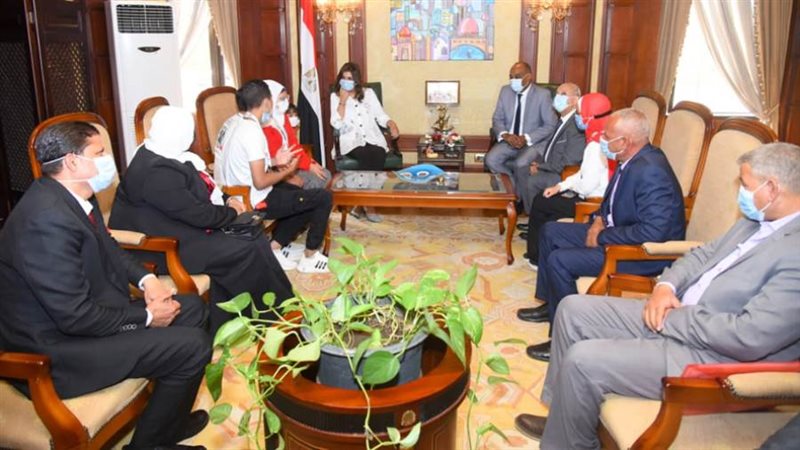 السفيرة نبيلة مكرم