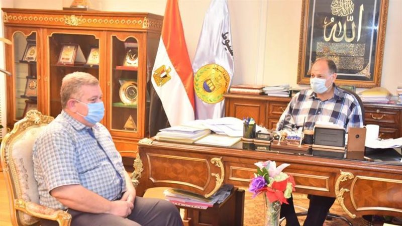 محافظ أسيوط خلال