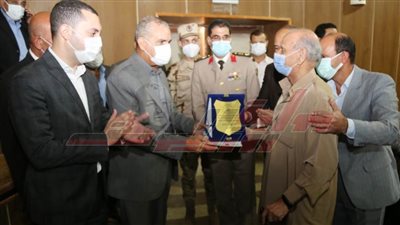 محافظ كفر الشيخ يكرم أبطال حرب أكتوبر المجيدة