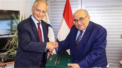 مدير مكتبة الإسكندرية يستقبل سفير اليونان