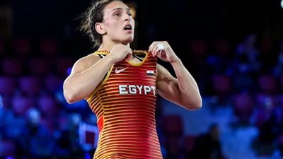 وزير الرياضة يهنئ سمر حمزة ببرونزية بطولة العالم للمصارعة