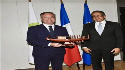 وزير السياحة والآثار يلتقي نظيره الفرنسي بباريس