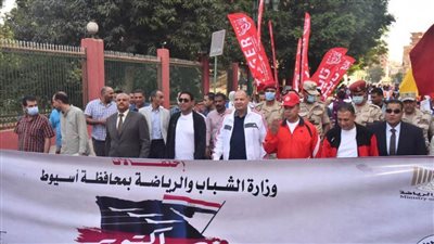محافظ أسيوط ورئيس أركان المنطقة الجنوبية العسكرية يشاركان في مسيرة شبابية احتفالا بأكتوبر 