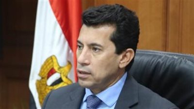 وزير الرياضة يطمئن على استعدادات الصالة المغطاة ببرج العرب