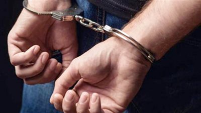 ضبط عنصر إجرامي بالإسماعيلية لقيامه بالنصب على المواطنين بزعم تسفيرهم للعمل بالخارج