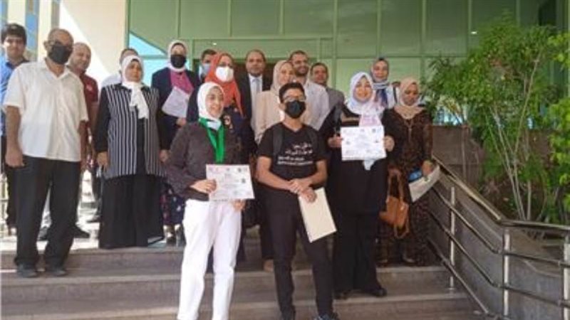 تكرم الطلاب الفائزين