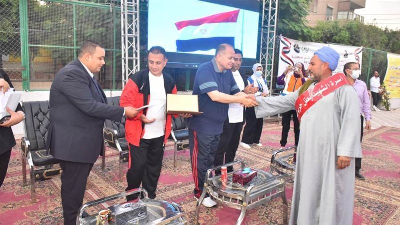 محافظ أسيوط يعقد