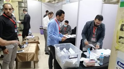 فرز أصوات الناخبين في التجديد النصفي لنقابة الأطباء.. والنتيجة الأحد