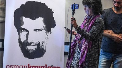 القضاء التركي يمدد اعتقال رجل أعمال معارض لأردوغان