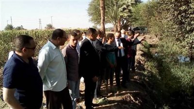 النيابة الإدارية بالمنيا تجري معاينة لموقع العثور على لقاح كورونا