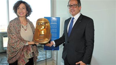 وزير السياحة يلتقي مدير عام اليونسكو بباريس