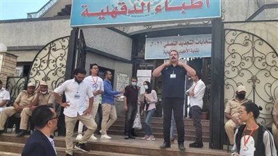 توافد أعضاء نقابة الأطباء بالدقهلية للتصويت في انتخابات التجديد النصفي