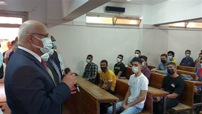 رئيس جامعة بنها يتابع أول أيام الدراسة بكليتي العلوم والهندسة