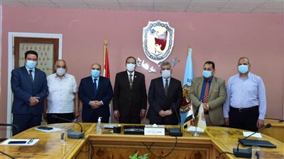 جامعة سوهاج تبحث مع جهاز تنمية المشروعات آليات تنفيذ الأنشطة الاجتماعية والتوعوية