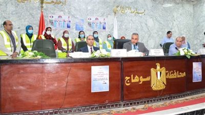 محافظ سوهاج يشهد ورشة عمل لتنمية مهارات العاملين بخدمة المواطنين