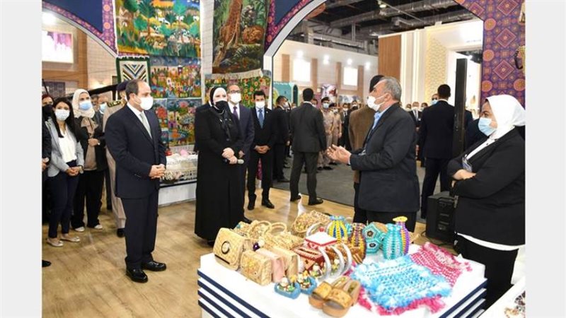 الرئيس السيسي يفتتح